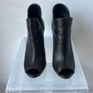 Steve Madden Sz 9M Black Stiletto peep toe booties